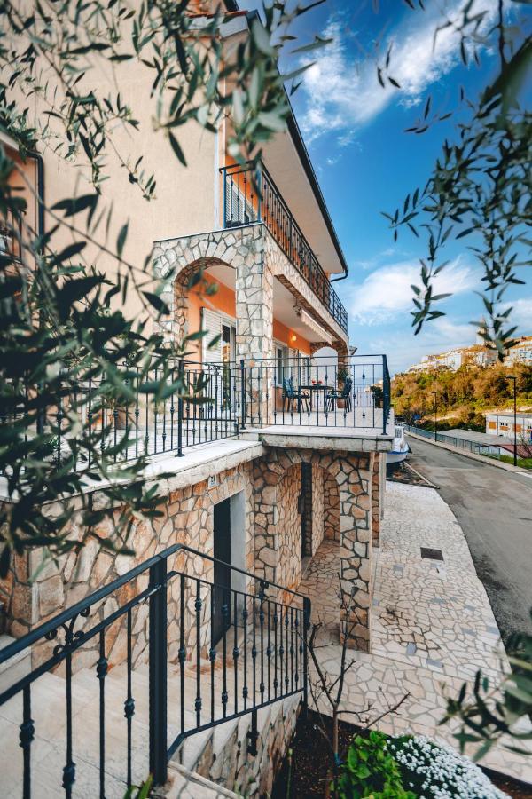 Apartman Marina Vrbnik Buitenkant foto