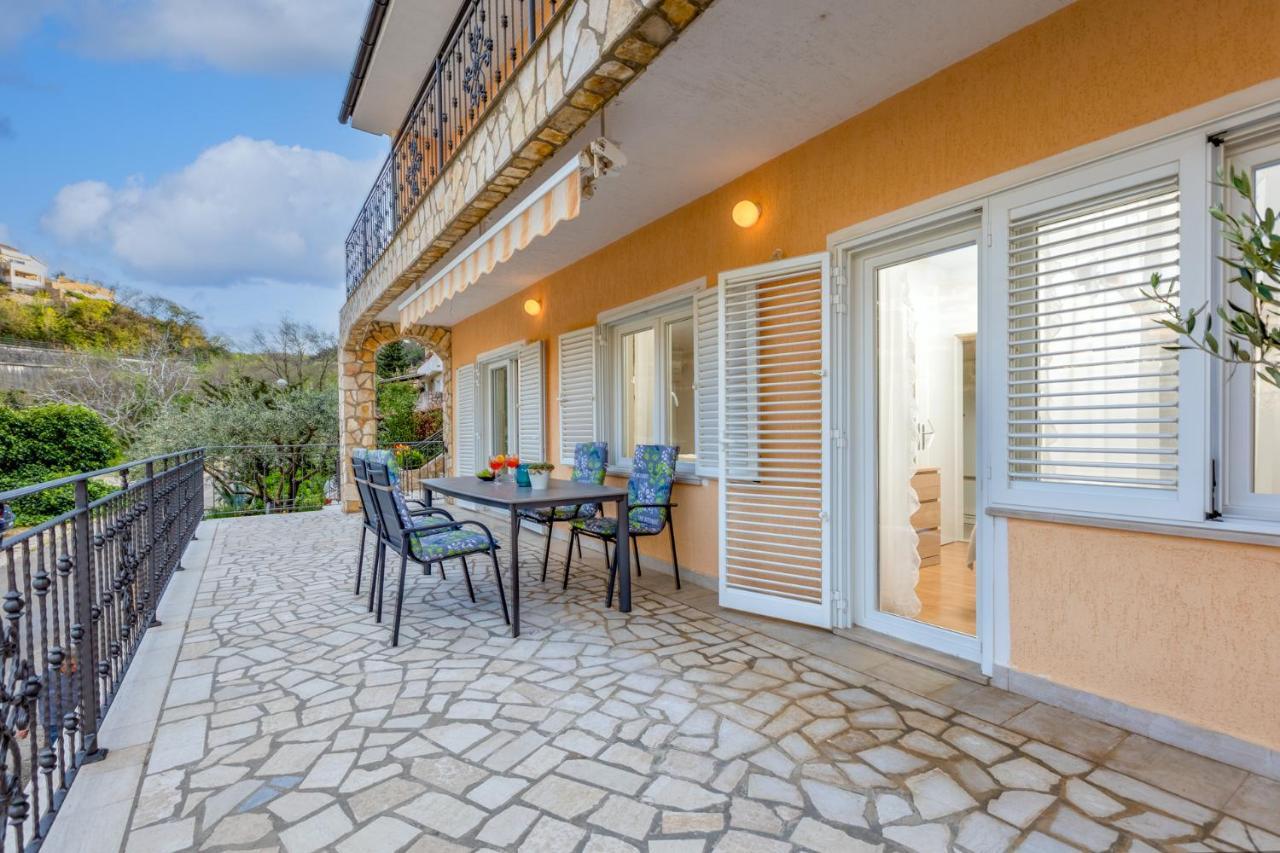 Apartman Marina Vrbnik Buitenkant foto
